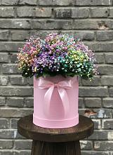 Цветочная композиция из Гипсофила и Розы в шляпной коробке в Огуднево