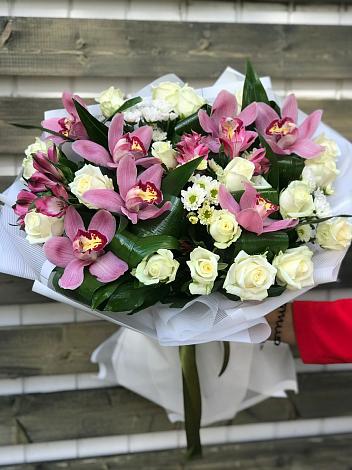 Букет цветов из: Розы и Хризантемы в Огуднево