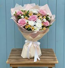 Букет цветов из:  Гвоздики, Орхидеи и Розы в Огуднево