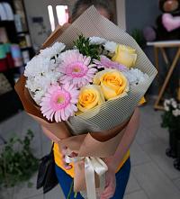 Букет цветов из:  Герберы, Розы и Хризантемы в Огуднево