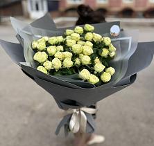Букет Белые кустовые розы Солинеро в Огуднево