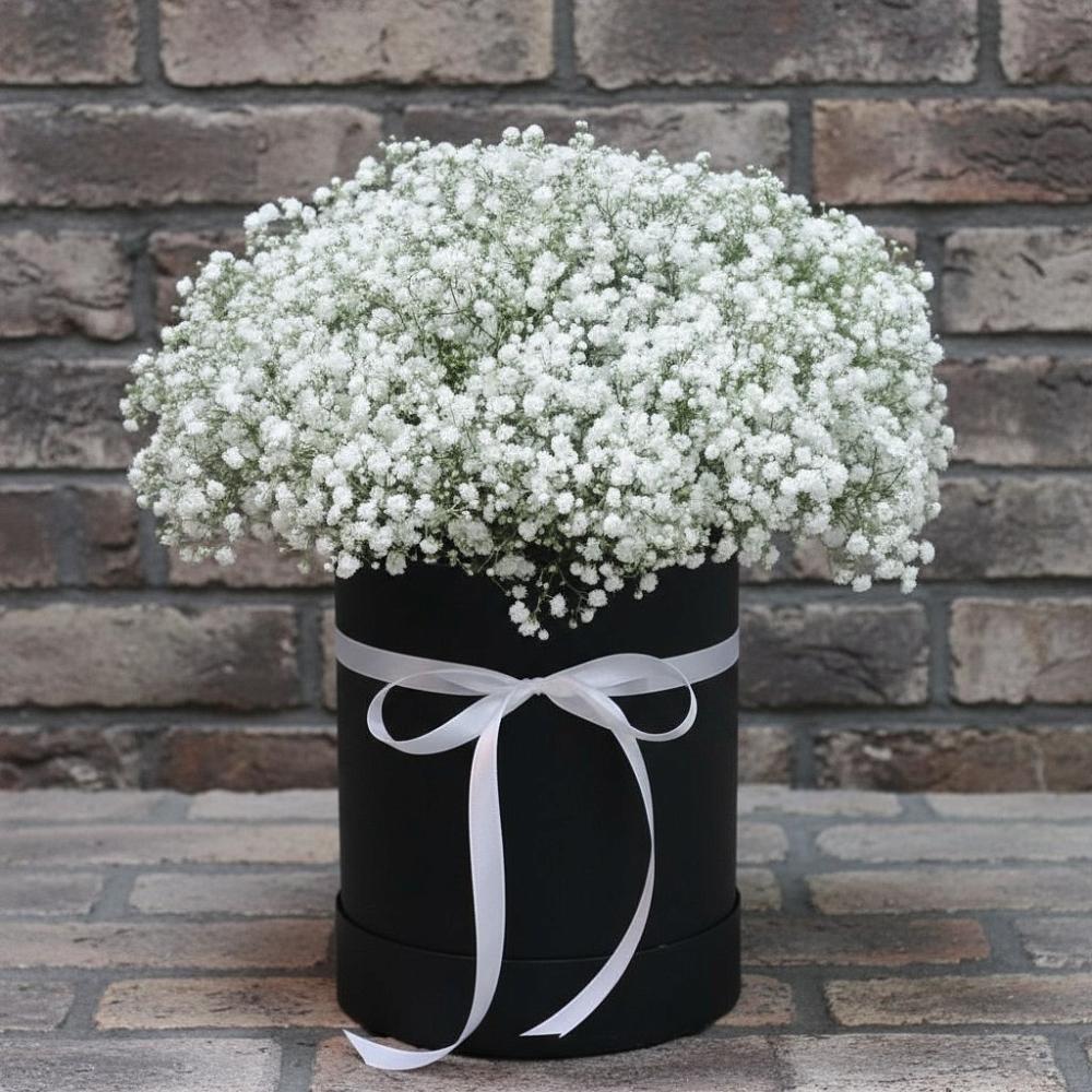 Цветочная композиция из Гипсофила в шляпной коробке в Огуднево