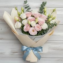 Букет цветов из:  Лизиантусы в Огуднево