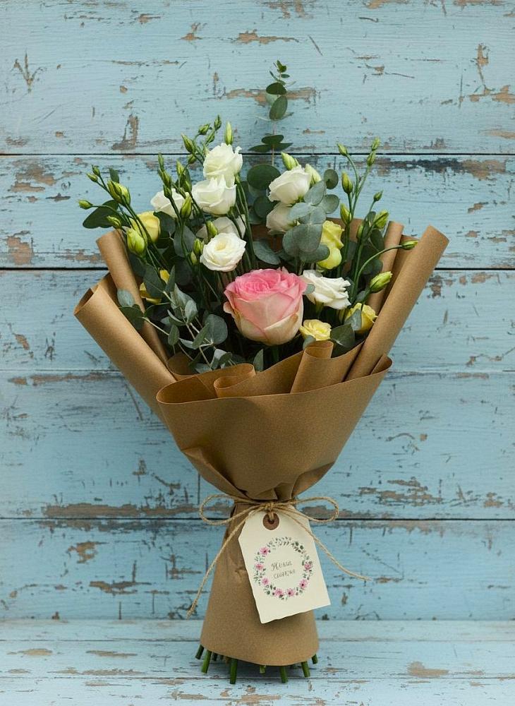 Букет цветов из: Розы и Лизиантусы в Огуднево