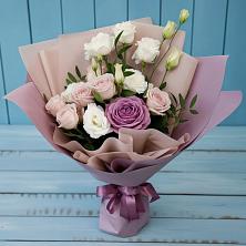 Букет цветов из:  Розы и Лизиантусы в Огуднево