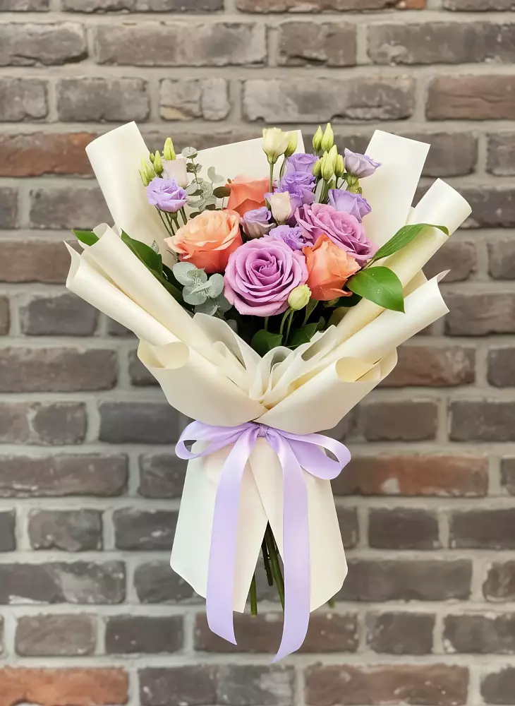 Букет цветов из: Лизиантусы и Розы в Огуднево