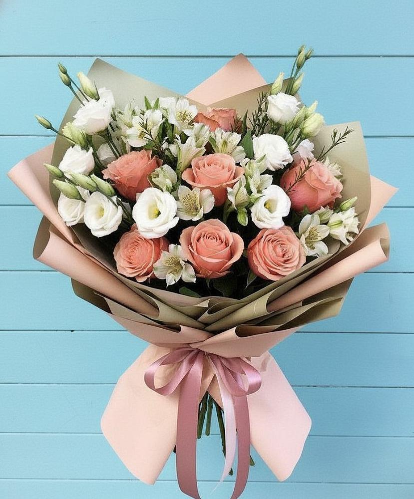 Букет цветов из: Розы, Альстромерии и Лизиантусы в Огуднево