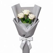 Букет 3 белые розы в Огуднево