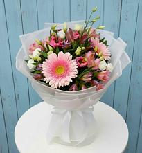Букет цветов из:  Герберы, Альстромерии и Лизиантусы в Огуднево
