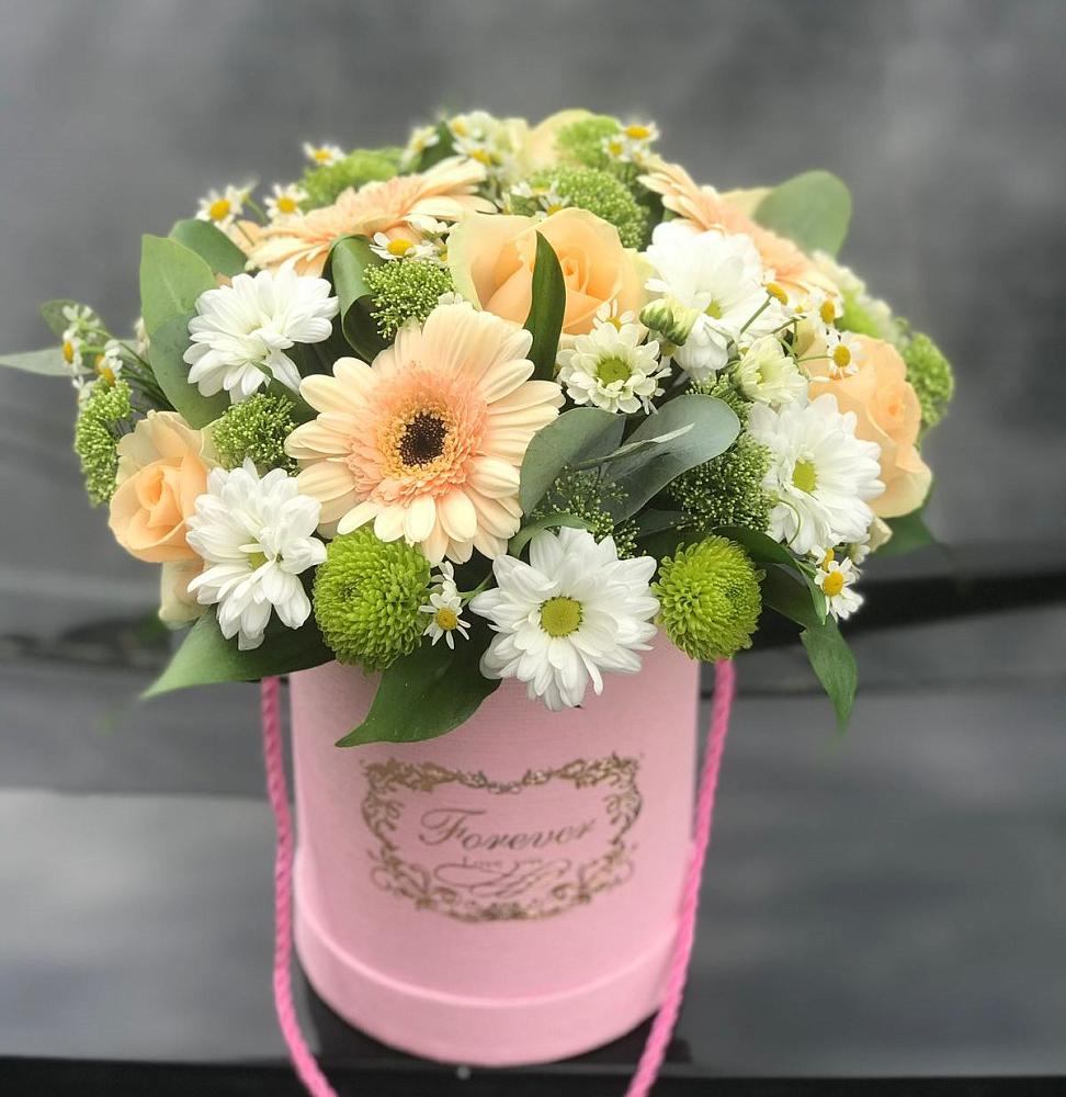 Цветочная композиция из Розы, Герберы и Хризантемы в шляпной коробке в Огуднево