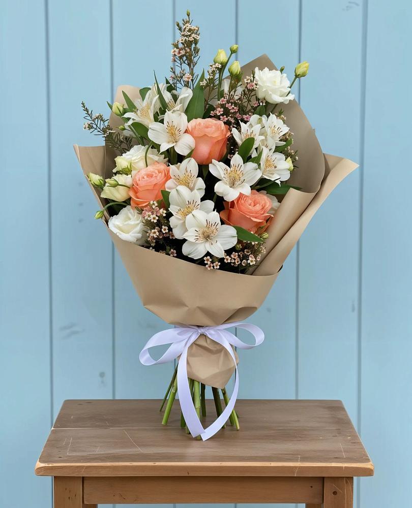 Букет цветов из: Альстромерии, Лизиантусы, Розы и Хризантемы в Огуднево