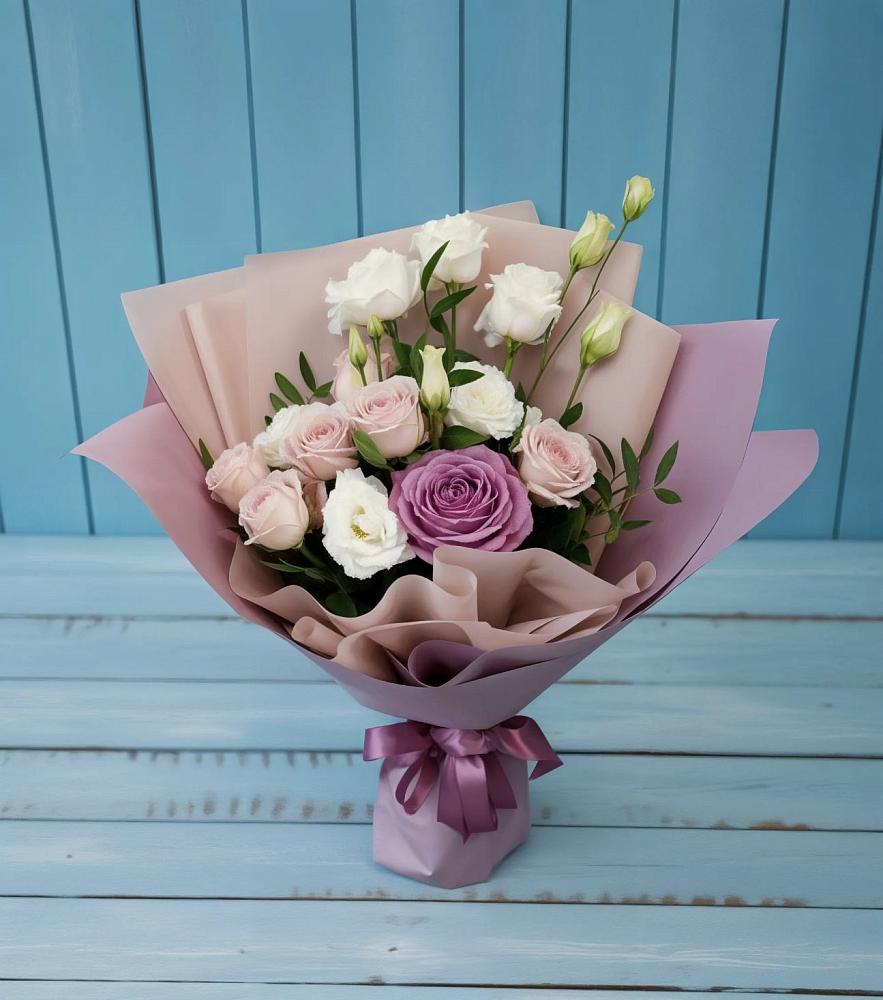 Букет цветов из: Розы и Лизиантусы в Огуднево